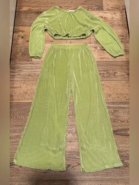 New 12th TRIBE lime/chartreuse plissé pleated two-piece matching set - small